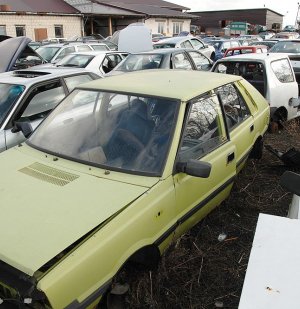 Składowisko złomu samochodowego